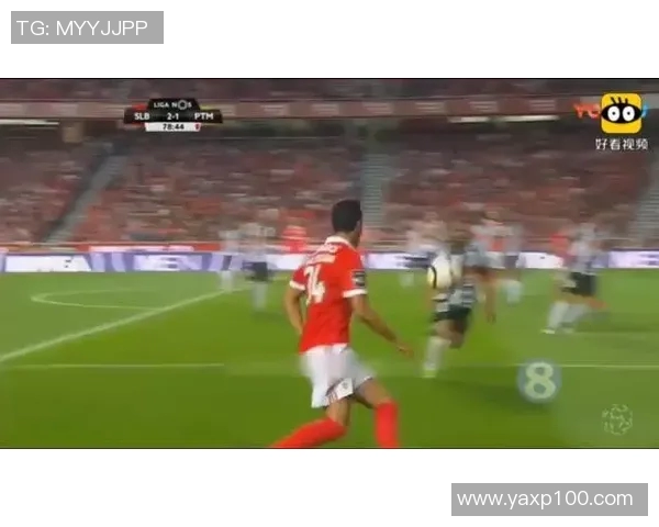 足球明星炫酷绝技大揭秘展现球场上的惊艳瞬间与技巧魅力